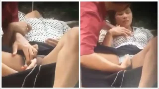 လက်နဲ့ကလိုင်းပေးချက် စော်လေးမျှောနေတာ – Female Orgasm Pussy Finger Fuck In The Public Garden