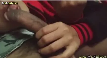 မြန်မာကြိုက်ကုန်းလေးကို ဆွဲထားတာလေး